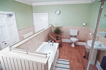 Adria House Hotel Единбург Екстериор снимка